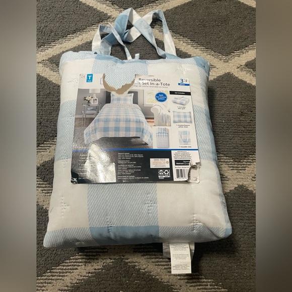 Reversible quilt set in-a tote twin size - Picture 1 of 1